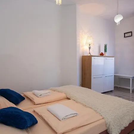 Rentplanet - Trzy Sosny Apartment *